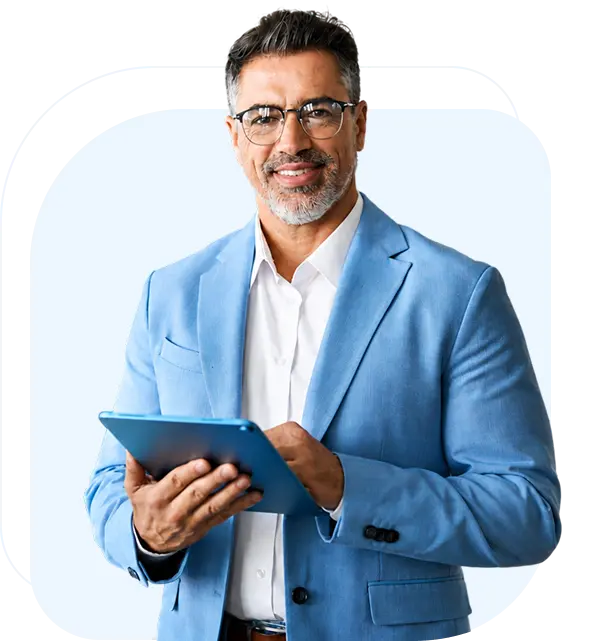 Consultor LyTex conferindo dados no tablet