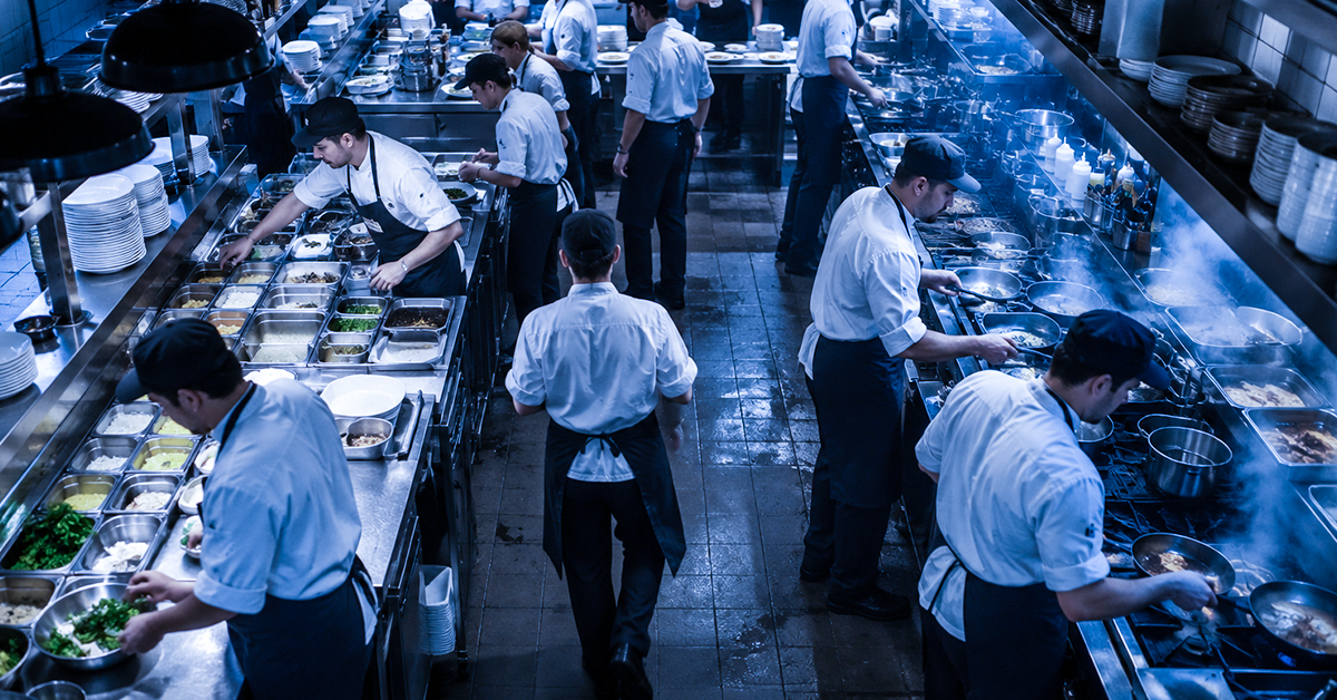 Seu financeiro opera como uma cozinha em horário de pico?